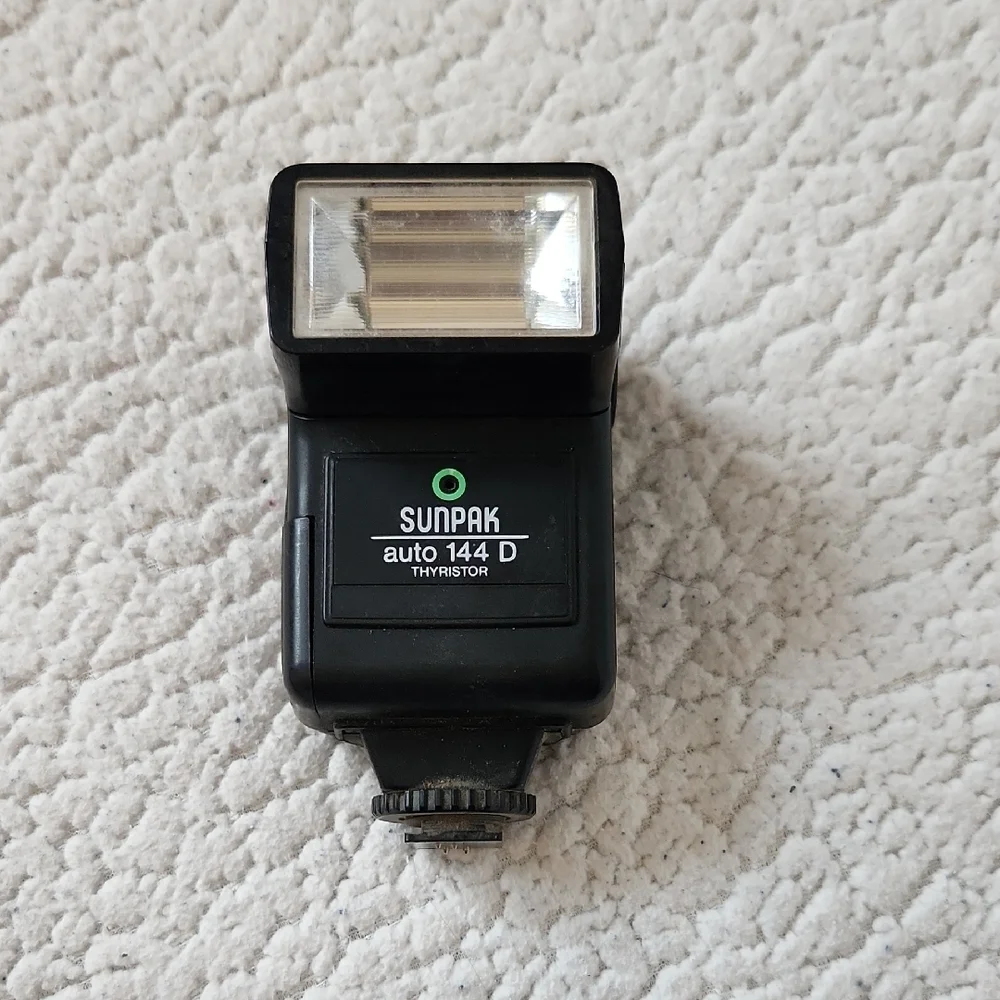 Sunpak Auto 144 D Thyristor Flash Adapter Camera Retro Y2K